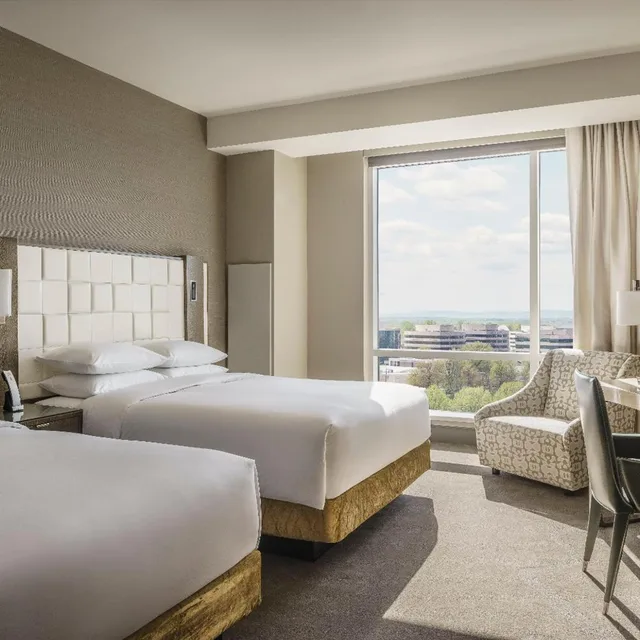 غرفة بسرير كينج بإطلالة، Hyatt Regency Tysons Corner Center 1/2