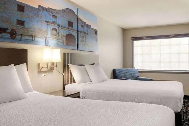 غرفة قياسية بسريرين كوين، Days Inn By Wyndham San Antonio Near Fiesta Park 1/10