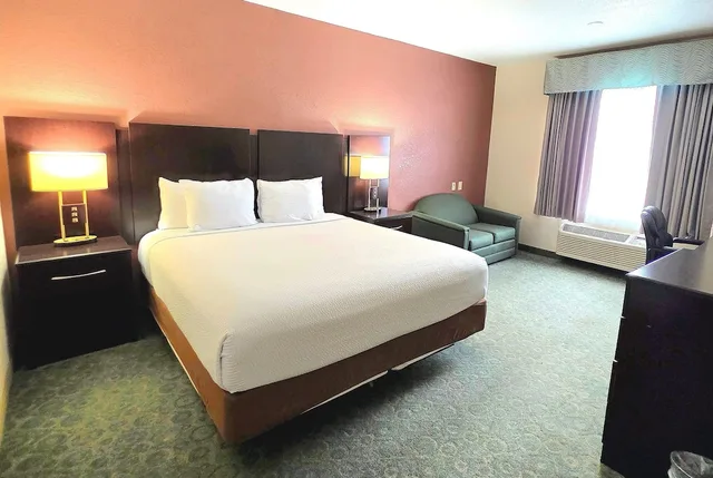 جناح بسرير كينج وسريرين كوين، Ramada By Wyndham South Waco 4/9