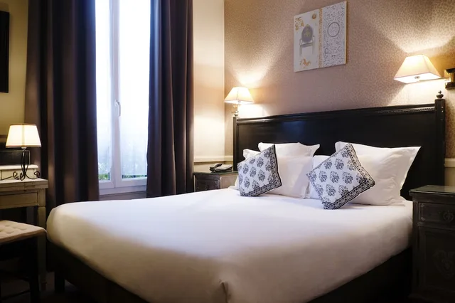 غرفة بسرير كوين، HOTEL DE LA MOTTE PICQUET 5/6