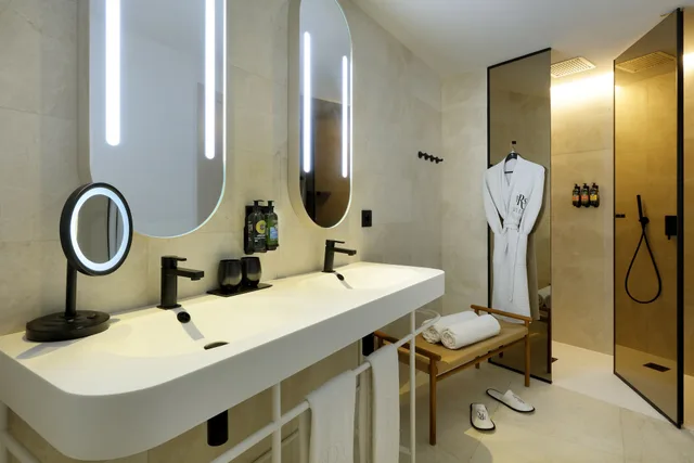 Swim Up, Junior Suite, Single, Double Bed, Signature Level، The Signature Level at TRS Ibiza Hotel 4/4
