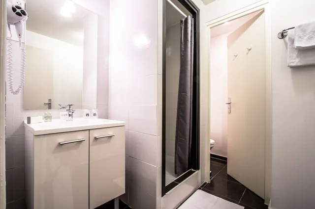 Standard, Triple, 3 Beds, COMFORT HOTEL ACTUEL CHAMBERY CENTRE 5/6