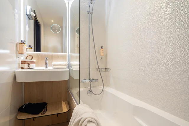 Privilege, Double or Twin Bed, Sea View, Balcony, Hotel Albert 1er Nice 6/8