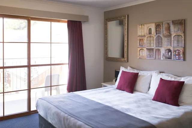 Adjoining, Family, Suite, 2 Queen and Twin Beds, Aspect Tamar Valley Resort 2/4