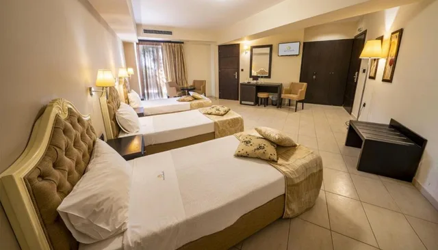 غرفة كلاسيكية ثلاثية، Amalias Hotel 1/1