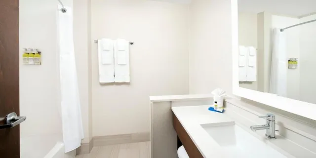 جناح بسرير كينج لذوي الإعاقة، Holiday Inn Express And Suites Allentown West Ex Bw Plus Allentown Inn Suites 5/6