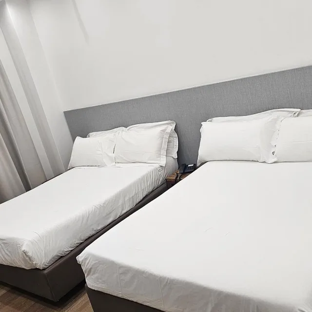 غرفة رباعية، HOTEL GALLES 7/10