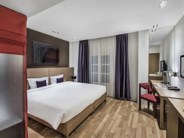 غرفة كلاسيكية بسرير كوين بإطلالة على المدينة، Mercure Hanoi La Gare Hotel 2/10