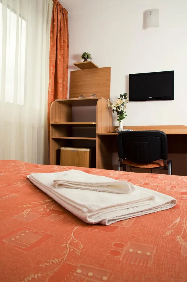 غرفة مفردة، Hotel Est 3/4