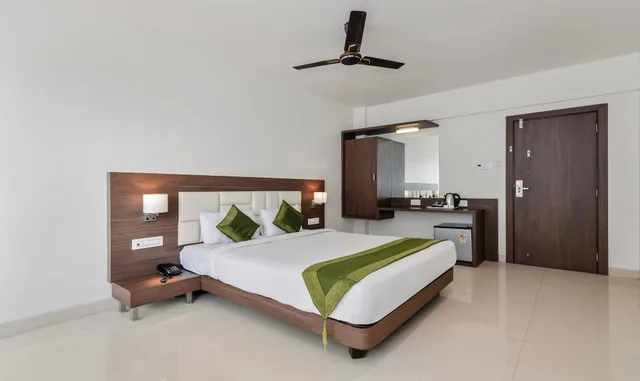 Premium, Queen Bed, Treebo Staycation Holiday 3/7