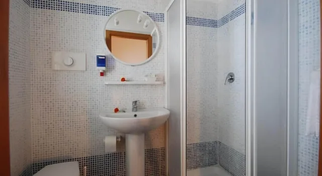 غرفة اقتصادية بسرير مزدوج أو سريرين منفصلين، Hotel Figaro 5/5