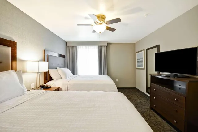 2 Bedrooms, Suite, King Bed, 1 King or 2 Queen Beds, 2 Queen Beds, Sofa, Accessible، Homewood Suites By Hilton Phoenix Tempe Asu Area 1/8