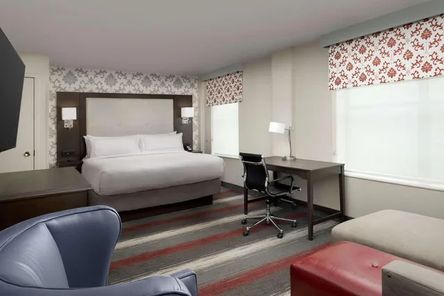 غرفة ديلوكس بسرير مزدوج، West End Washington Dc Tapestry Collection By Hilton 1/2