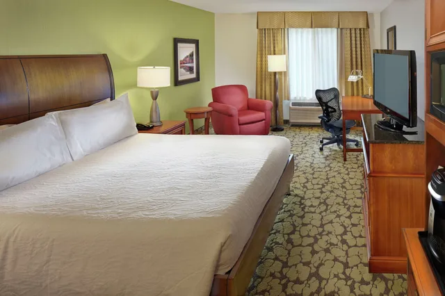 غرفة قياسية بسرير كينج، Hilton Garden Inn Danbury 2/9