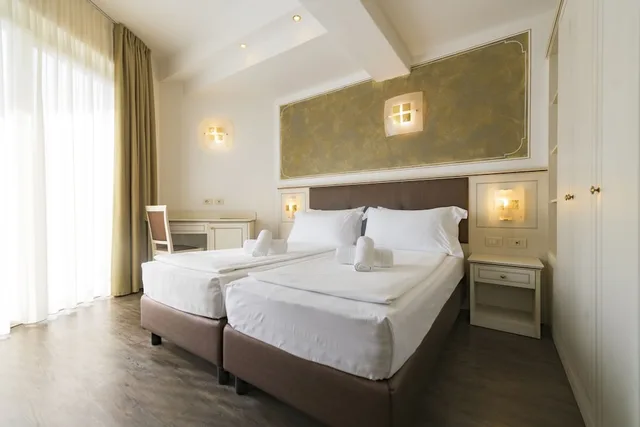 Superior, Twin Beds, Partial Lake View, Balcony، Hotel Sogno Del Benaco 4/10