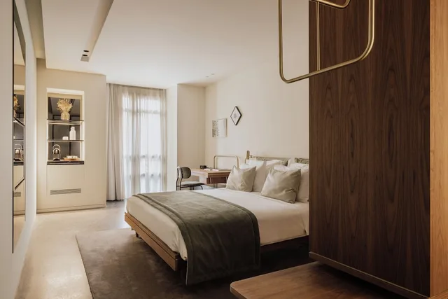 جناح جونيور بسرير كينج، Perianth Hotel 4/7