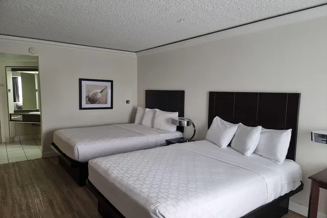 Room, 2 Queen Beds, Travelodge by Wyndham Trois-Rivieres 1/7