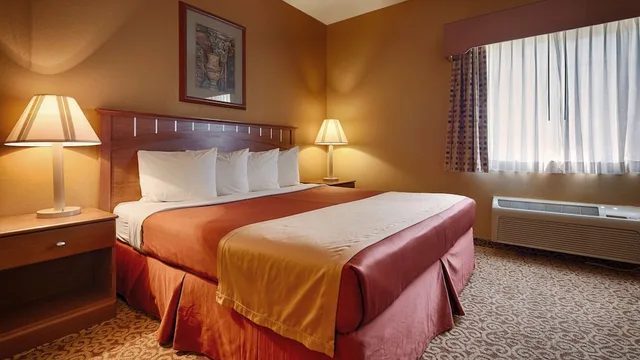 غرفة قياسية بسرير كينج، Best Western Denton Inn 1/2
