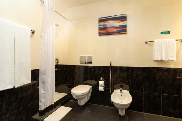 غرفة بسرير كينج للمدخنين، Holiday Inn Kuwait 9/10
