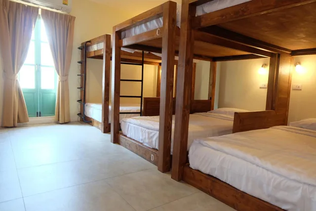 غرفة عائلية بأسرّة بطابقين بحمام خاص، Siri Poshtel Bangkok 1/10