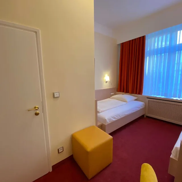 غرفة بسريرين منفصلين، City Partner Hotel Adria 2/10