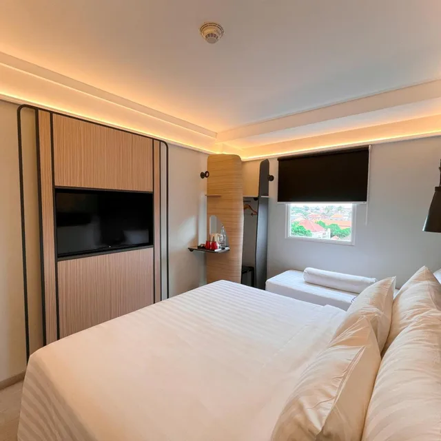 غرفة ديلوكس عائلية مع أريكة، Luminor Hotel Legian Seminyak 3/6