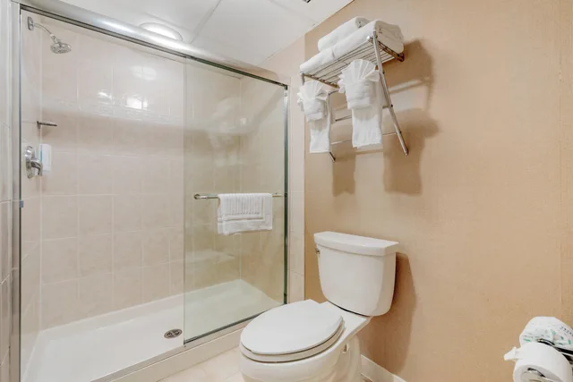 جناح بسرير كينج، Clarion Hotel & Conference Center Toms River 4/5