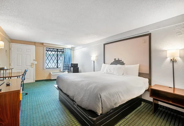 Room, King Bed, Super 8 By Wyndham Lantana West Palm Beach 10/10