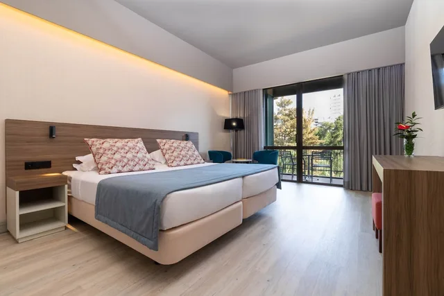 Superior, Twin Beds, Balcony, Enotel Magnolia 3/5