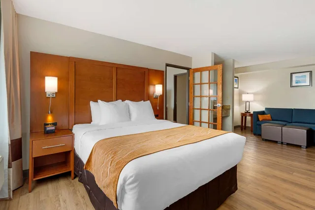 Suite, King and Queen Bed, Comfort Inn & Suites Milford DE 4/7