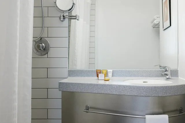 1 Bedroom, Suite, Queen Bed, Kitchenette, Club Quarters Hotel London City 7/9