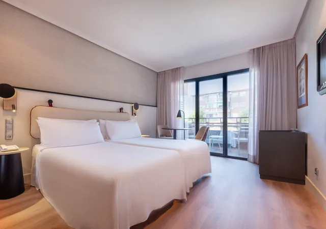 غرفة بسرير مزدوج أو سريرين منفصلين بشرفة، Hotel Madrid Alameda Aeropuerto, Affiliated by Melia 2/5