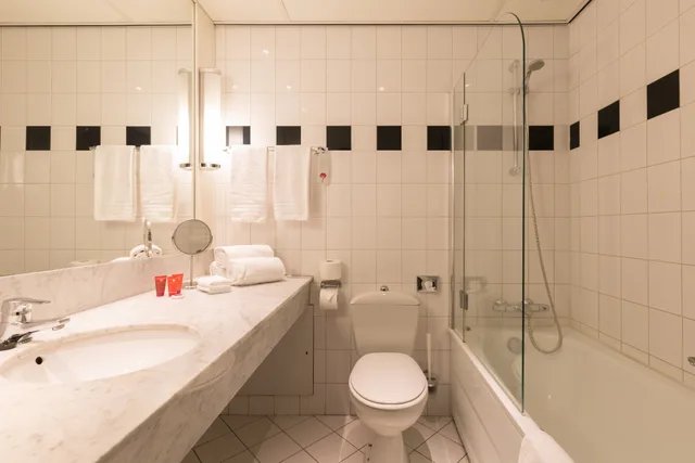 Suite, King Bed, Leonardo Hotel Lelystad City Center 2/2