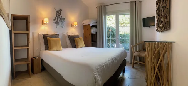 شقة بسرير كوين بشرفة مع أريكة، Mas Des Rièges & Spa 1/5