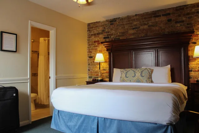 Standard, King Bed, Hotel St Pierre French Quarter 1/2