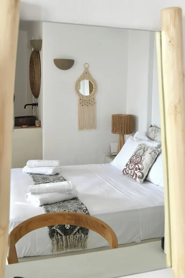 Cave, Deluxe, Queen Bed, Sea View, Outdoor Jetted Tub، Mythic Paros 1/5