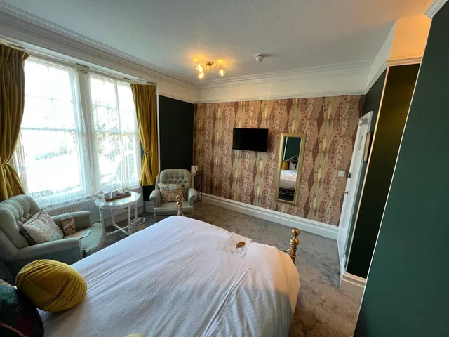 Superior, Queen Bed, Kirkwood Guest House 1/1