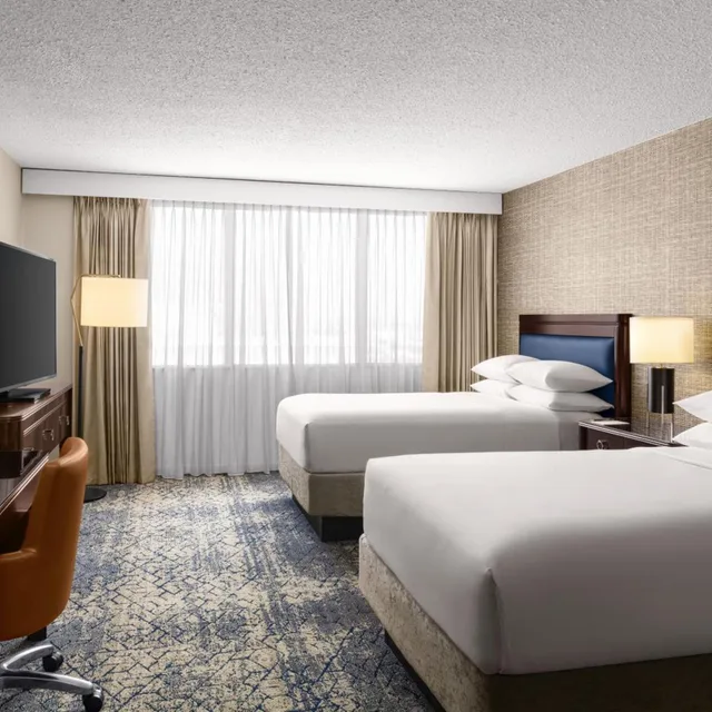 غرفة قياسية بسريرين مزدوجين، Sheraton Oklahoma City Downtown Hotel 2/6
