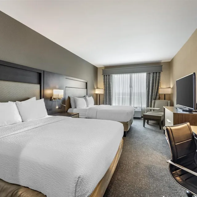 غرفة بسرير كينج وسريرين كوين لذوي الإعاقة، Best Western Plus Executive Residency Jackson Northeast 1/5