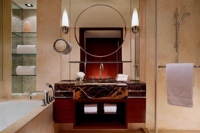 غرفة كلوب ديلوكس بسرير كينج بإطلالة على المدينة، Portman Ritz Carlton 7/7