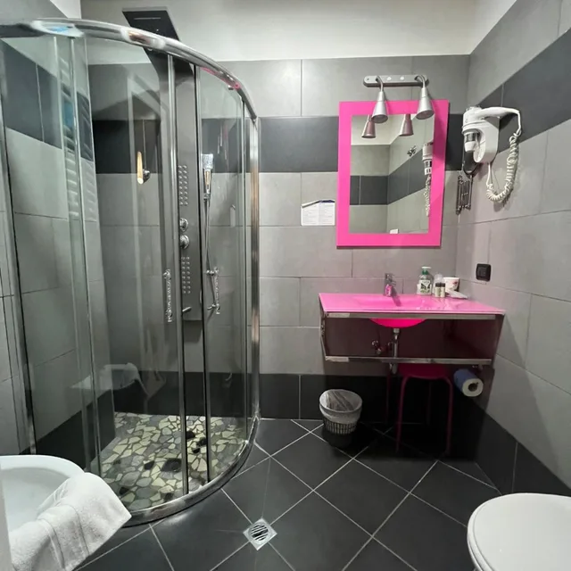 غرفة سوبيريور رباعية، Hotel Leonardo &amp; Residenza Marconi 4/6