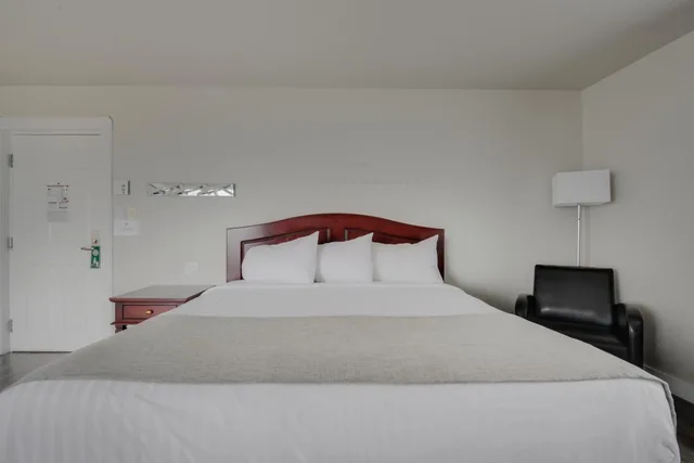 Pavilion, Budget, Double Bed، Hotel Le Petit Manoir Du Casino 2/10