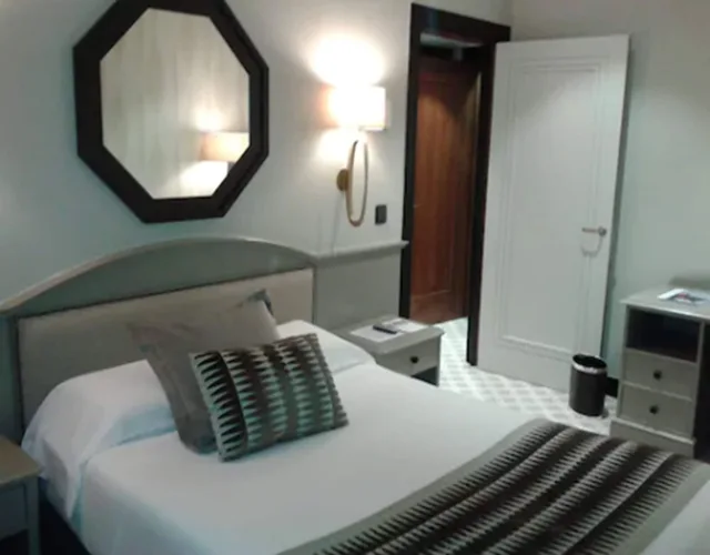 Single Room, Hotel Bahia 7/17