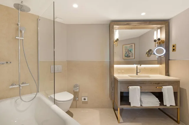 جناح بشرفة بإطلالة جزئية على البحر، Hilton Mallorca Galatzo 4/5