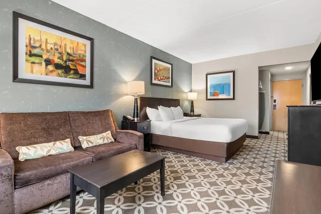 جناح بسرير كينج مع أريكة، Comfort Inn Rehoboth Beach 4/5