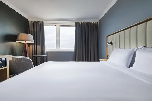غرفة قياسية بسرير كينج بإطلالة على النهر، Radisson Hotel York 6/10
