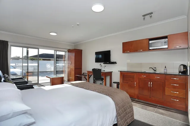 Studio, Queen Bed, Kitchenette, City Corporate Motor Inn 1/6