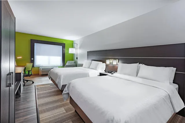Deluxe, Twin Beds, Accessible, Holiday Inn Express Suites Port Lavaca 2/2