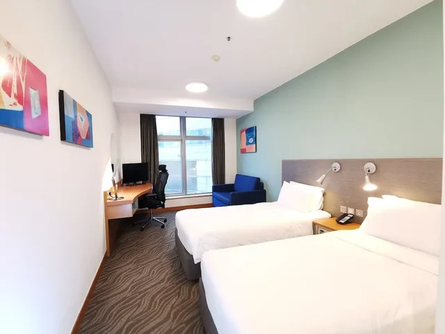 Standard, Twin Beds, Holiday Inn Express Causeway Bay Hong Kong 1/8