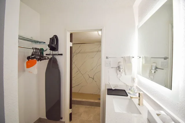 Efficiency, Basic, King Bed، Quality Inn and Suites Sulphur Springs TX 4/4